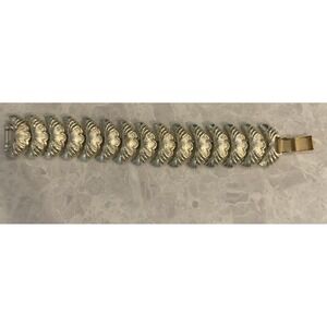 Vintage Coro Pegasus Bracelet Gold Tone Leaf Panel Design 7" Wide Link